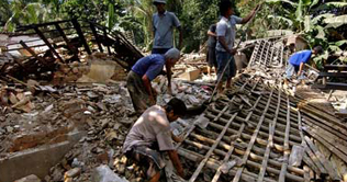 Strong Indonesia quake kills 14, damages 1,300 homes